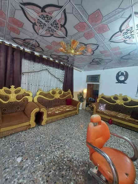 بيت لبيع بشارع المطارالجديدالمساحه ٧٠متر مقابيل  الساحه  مال الطوبه البيت يحتوي على غرفه وصاله ومطبخ وصحيات  مكانه راقي البيت  السعر ١٦وبي مجال للستفسار*********** مكتب بركات ام البنين مقابيل شارع السبيس
