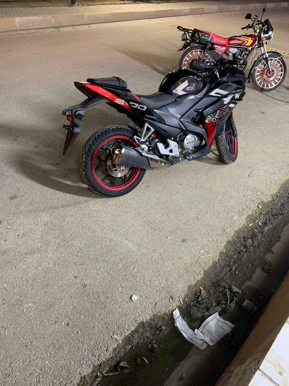 سلام عليكم دراجه دايوان بطح محرك r 200 مكفوله كفاله عامه وراق سكنر المكان ديالى دالي عباس مامتوجد خاص ***********
