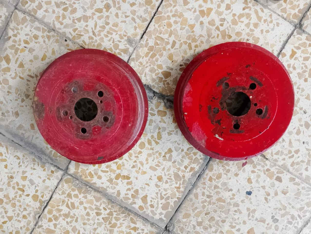 للبيع مستعملات 
***********
زوج فلنجات خلفي ومشط ستيرن
