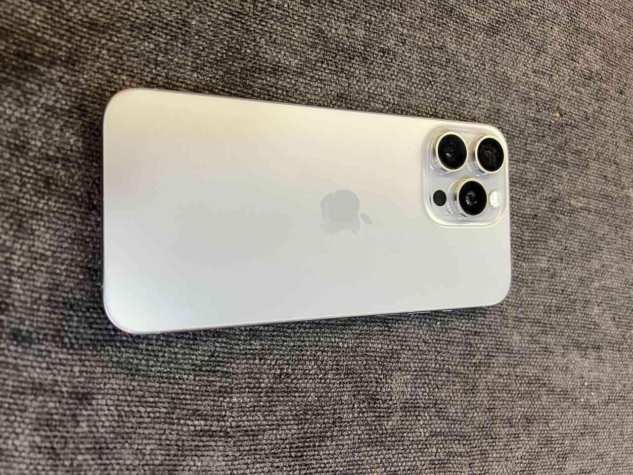 مبايل 15بر ماكس بطاريه100شرق اوسط نضافه99 ذاكره256ميسان ***********
