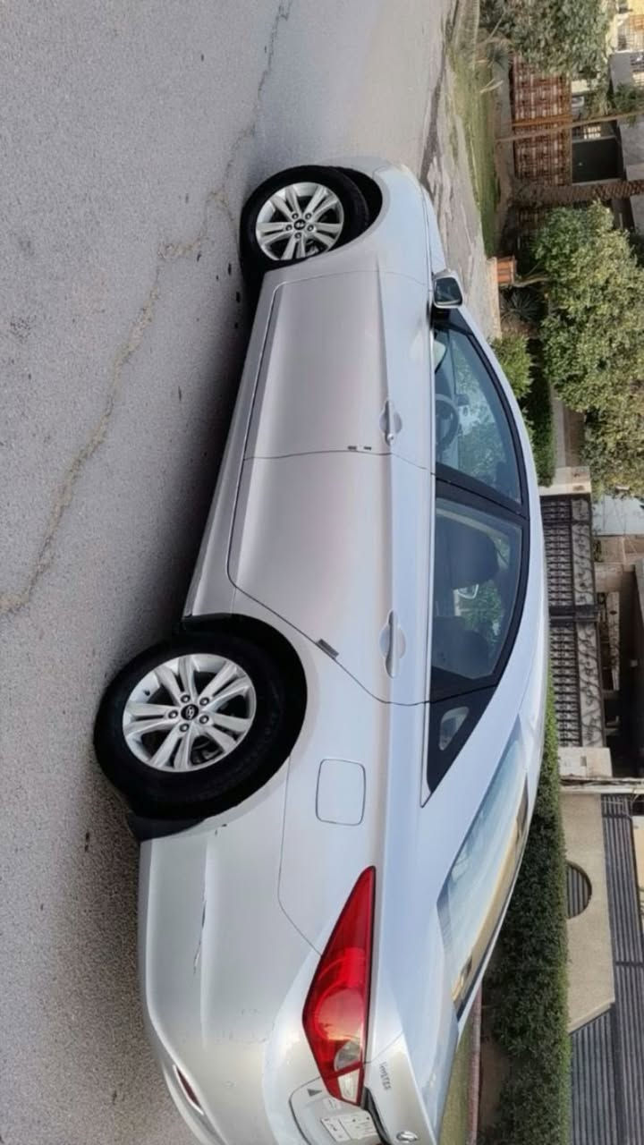 سوناتا  موديل ٢٠١١ خليجي محرك ٢٤٠٠
مكفوله من صبغ مكان سياره حي الجامعه السعر ١٠٥ 
***********
