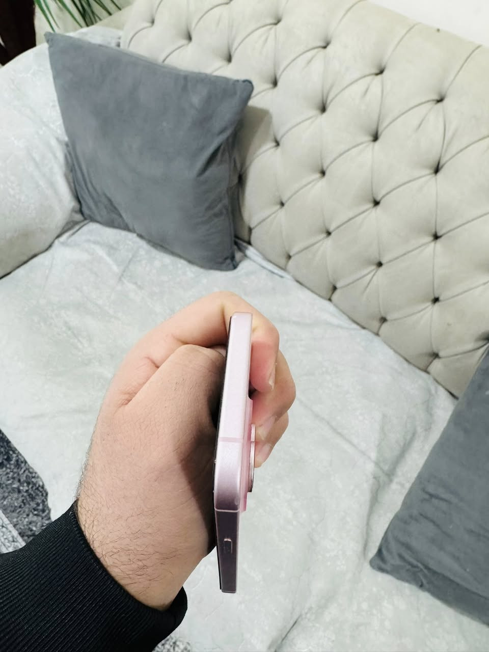 السلام عليكم
للبيع.

ايفون 15 عادي 

ذاكره 128 📍

بطاريه 🔋. 87

بي فقط هاي ضربه بل شاشه وما مئثره على المس ابد 

جهاز بي ضمان 

سعر 500 الف 

مكاني . بغداد . ناحيه الوحده . خلف مجمع بسمايه . 

هـ ***********
