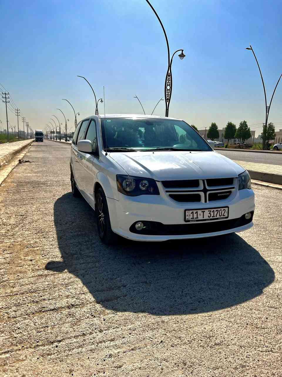 السلام عليكم
دودج جراند كرفان GT موديل 2018 فول مواصفات
السياره مختنكه مواصفات فول الفول 
رقم بغداد بئسمي تحويل ثاني يوم 

* المحرك: 3.6
* أبواب جانبية كهربائية
* باب خلفي كهربائي
* مرايا كهربائية مدفأة
* زجاج خلفي مظلل
* 7 مقاعد
*داخل بلكامل اسود مميز 
* مقاعد جلد⚡️
* مقعد السائق كهربائي⚡️
*اربع مقاعد تدفئه الاماميه والخلفيه⚡️
* المقود مدفأ ومكسو بالجلد⚡️
* نظام Stow ’n Go لطي الصفين الثاني والثالث داخل الأرضية
* تكييف ثلاثي المناطق للمقاعد الأمامية والخلفية
* إضاءة داخلية مميزة ومساحات تخزين متعددة
* شاشة لمس Uconnect
* بلوتوث للمكالمات والصوت
* منافذ USB وAUX
* نظام صوت Alpine مع 9 سماعات وSubwoofer
* كاميرا خلفية
* مثبت سرعة
* تحكم بالصوت من المقود
* تشغيل السيارة عن بُعد (Remote Start)
* نظام DVD للمقاعد 
*برداد جانبيه بلاد 
*مثبت سرعه 
*مانع انزلاق 

حادث امريكا بسيط كلش مثل ماموضح بلصوره بدون دواخل 
📍موقع السياره ديالى 
للاستفسار ***********
