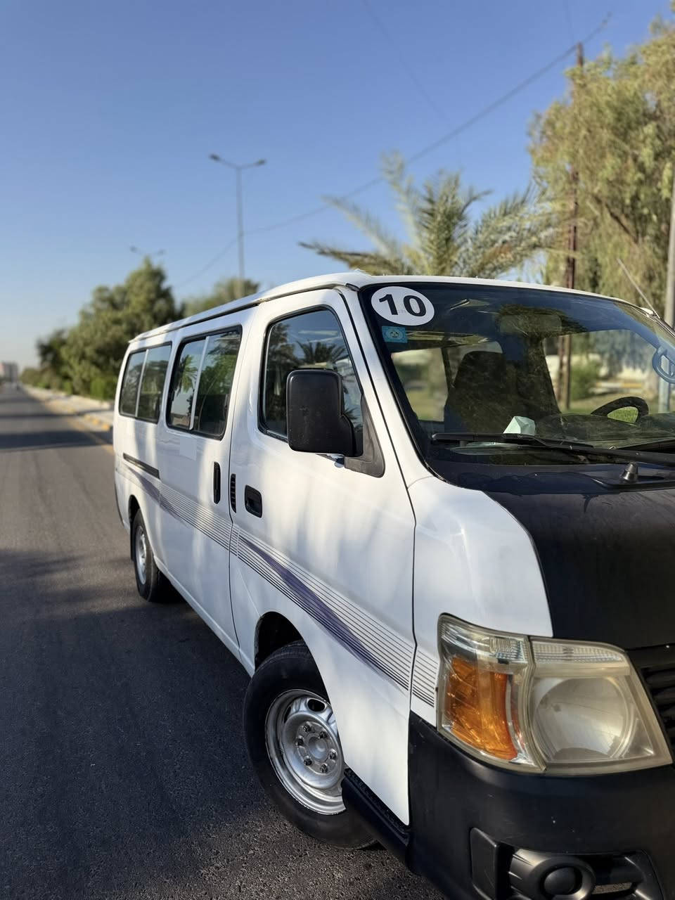 نيسان  2010. سيارة جاهزة من كلشي تخم تاير جديد وتبريد  ثلج  وسنتر لوك بالريمونت تفتح وتقفل ومسجل ودمام 
والسيارة مثل متشوفه ونصبته ودوشما كاملة مكان بغداد 
لمعرفة السعر اتصل ***********
