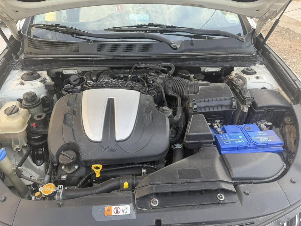 السلام عليكم  هونداي ازيرا للبيع 
موديل 12
فول مواصفات بنروما 
محرك 6
تدفئه كشنات 
تحكم ستيرن
كشنات جلد
كشهنات كهربائية
مري شفت 
لايت زنون 
دخول ذكي
بردات خلفيه
شاشه كاربلي
السياره فول للخير 
مكفوله من الصبغ والضربه والتبديل بيها بارد اصبع وموجود بالسونار
رقم بغداد باسمي 
وتجي تشوف بعينك والسياره احلى من الصور وتحويل ثاني يوم 
السعر 137 وبيها مجال 
***********
