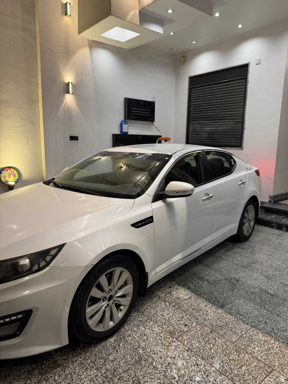 السلام عليكم شباب 
كيا اوبتما موديل ٢٠١٤ خليجي فول عدا البانوراما 
مكفولة من الصبغ والبارد والتبديل 
رقم اربيل باسمي شخصياً 
سنوية ساقطة ورقم قديم 
ماشية 180  الف كيلو 
سيارة كاملة مابيها اي نقص جاهزة لاخر شي 
صدر امامي خلفي جديد 
محرك ٢٤٠٠ دوش 
مكاني بغداد البنوك 
***********
