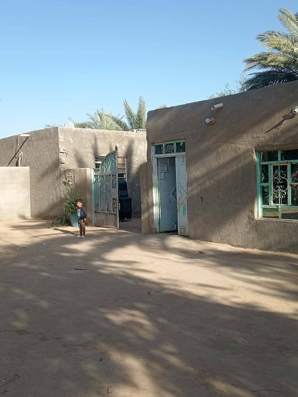 السلام عليكم ارض طابو زراعي سند25 لبيع 3دونم وبيهه بيت
كافه الخدمات متوفره نهر بصفهه شارع ٨ متر
مزروعه اشجار وحمضيات ونخل بيهه
العنوان طريق كربلاء نجف عمود 258 وتنزل قرب طريق العلماء 
ايي استفسار اكثر 
***********
