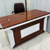 ميز وكرسي • مستعمل أسبوع