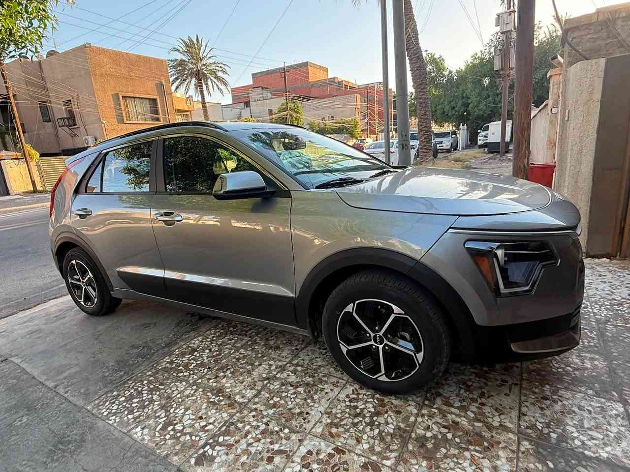سلام عليكم
للبيع كيا نيرو  EX 2025 هايبرد وارد امريكي 
عداد المسافة : 3000 كم 
محرك :1600 cc 
رقم بغداد مرقم جاهز بأسمي 

حادث السياره : جاملغ وبنيد مبدلات بلادي الجاملغ نفس اللون والبنيد بلادي ومصبوغ يعني قطعه وحده صبغ بچم كبس ايرباك برده وستيرن صور الحادث ورقم الشاصي موجود بالمنشور 

بصمه تشغيل / تشغيل عن بعد 
مقاعد جلد / تدفئة مقاعد / تدفئة ستيرن
رادار امامي وجانبي 
حساسات خلفيه 
اشاره بل مري 
تبريد خلفي 
شاحن وايرلس 

مكاني بغداد حي الجامعه 
للاستفسار ***********
