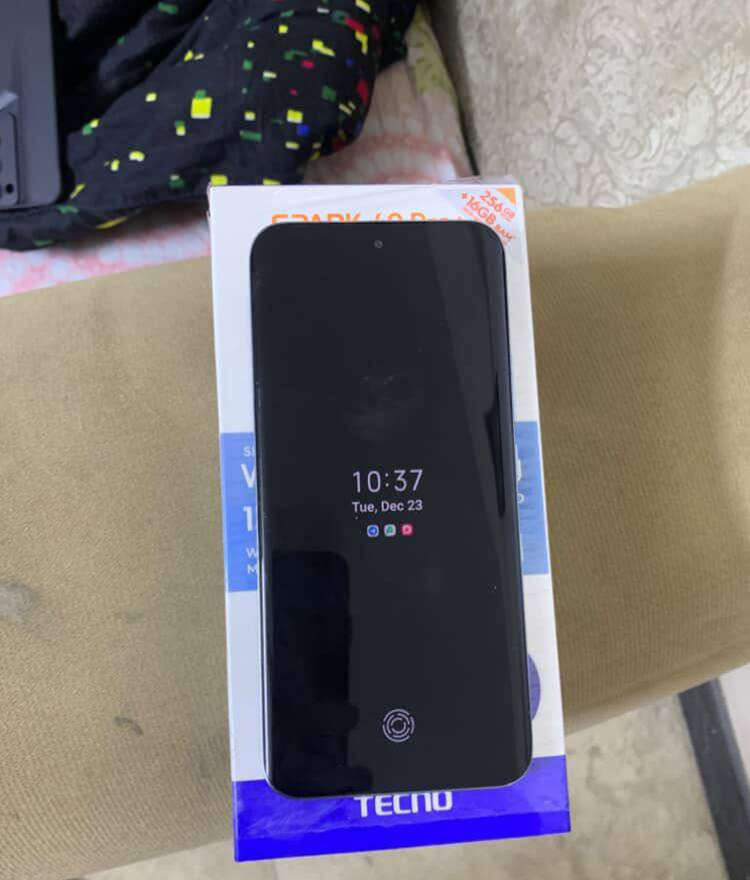 تكنو سبارك 40 برو بلس 
جديد  مكتف صارلة سبوعين
كامل ملحقات بالعلبة شاحن سريع + الشاحن الماك سيف
السعر 230  بي مجال  
عنواني بغداد -دورة
***********
