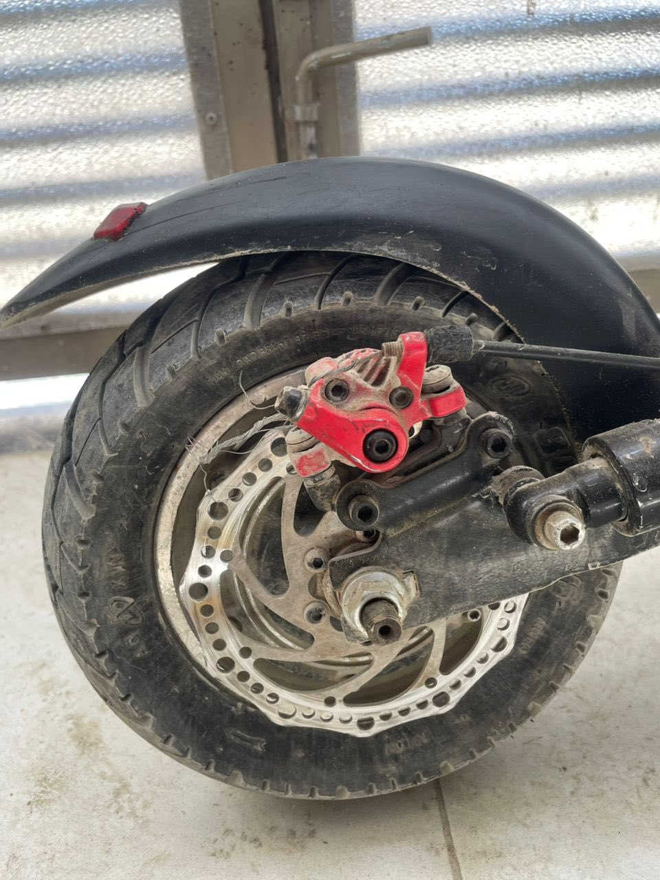 سكوتر للبيع السعر 450و المواصفات 3بطاريات و ٣ سرعات و السرعة ٦٠ يمشي ٦٠كم هورن اشارة يمين يسار و اضائة زنون تاير جبلي + مقعد يتحول الى دراجة +رماش +شاشة ذكية+تقيس السرعة والنسبة للشحن + والكيلوات + بصمتين + مفتاحين + بريك امامي خلفي +قفل من خلال البصمة ونمط القفل والفتح من المفتاح و السويج+ستاند لتوقيف الاسكوتر +دبلات مقاومة ل الحفريات والطسات+ يتحمل ١١٥كيلو + جديد استخدام ٣اشهر جديد +الموقع شارع فلسطين المهندسين


**إذا كنت صاحب هذا الإعلان وتريد حذفه لأي سبب، رجاءا أرسل رسالة إلى الدعم الفني**