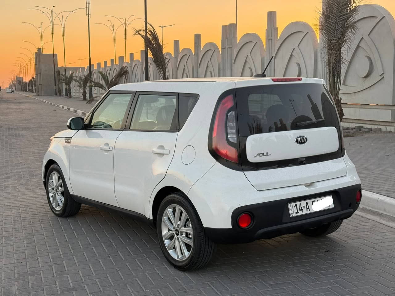 السلام عليكم 
كيا صول موديل 2019
رقم بصره تحويل سنويه ورقم جدد
وارد امريكي بنيد وخشم جاملغ.  
محرك 2000 شاشه جبيره تحكم ستيرن ماشيه 73m جاهزه السياره. تبريد كير محرك حداديه تخم تاير
شراي يخابر ع رقم
مكاني بصره

***********
