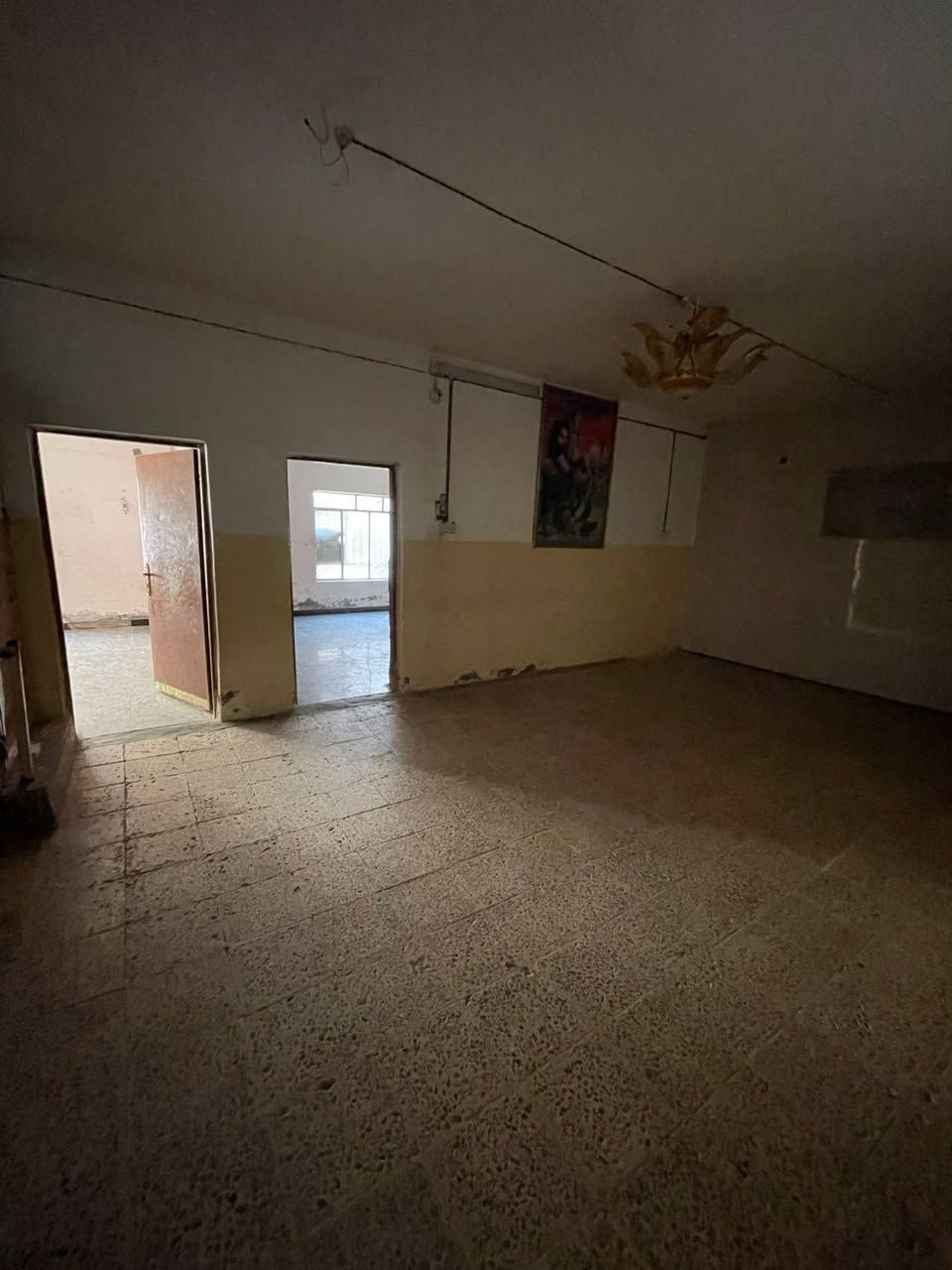 السلام عليكم مكتب عقارات الشمس  مقابيل المستشفى التركي !!!
                         بإدارة ((أحمد الگريطي))
                    
    ☎️*********** 
                        ☎️***********

🏠دار للإيجار مساحته 240م طابق ارضي يحتوي على 2غرف نوم وكليدور وصاله ومجمع صحيات ومطبخ وكراج سياره وحديقة 

⁦^⁠_⁠_⁠_⁠_⁠_⁠_⁠_⁠_⁠_⁠^⁩⁦(⁠◍⁠•⁠ᴗ⁠•⁠◍⁠)⁩⁦(⁠◍⁠•⁠ᴗ⁠•⁠◍⁠)⁩⁦^⁠_⁠_⁠_⁠_⁠_⁠_⁠_⁠_⁠_⁠^⁩

🌎الموقع حي العسكري قرب ام حميد وكيلة غذائية 

⁦^⁠_⁠_⁠_⁠_⁠_⁠_⁠_⁠_⁠_⁠^⁩⁦(⁠◍⁠•⁠ᴗ⁠•⁠◍⁠)⁩⁦(⁠◍⁠•⁠ᴗ⁠•⁠◍⁠)⁩⁦^⁠_⁠_⁠_⁠_⁠_⁠_⁠_⁠_⁠_⁠^⁩

💸💰قيمة الإيجار 250
