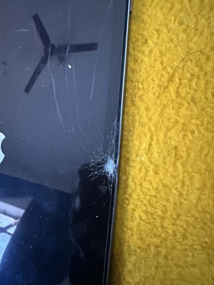 السلام عليكم ايباد برو 2018 ذاكرة 256 نموذج M بي شوية رطوبة بشاشة وضربة قليلة مامثرة قيم واخذ مكاني بغداد جهاز حلو وقوي 120 فريم


**إذا كنت صاحب هذا الإعلان وتريد حذفه لأي سبب، رجاءا أرسل رسالة إلى الدعم الفني**