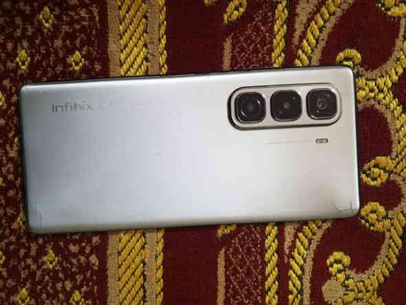 سلام عليكم جهاز Infinix HOT 50 Pro+
جهاز نضيف 
ذاكره 256
جهاز نضيف حيلل بس ضهر بي فطور شوي 
بطاريه 5000
مجعالج قوي 
سعر 175 و بي مجال بيع مستعجل متوازي عله فلوس 
مكاني رمادي 
تواصل *********** بي وتساب
