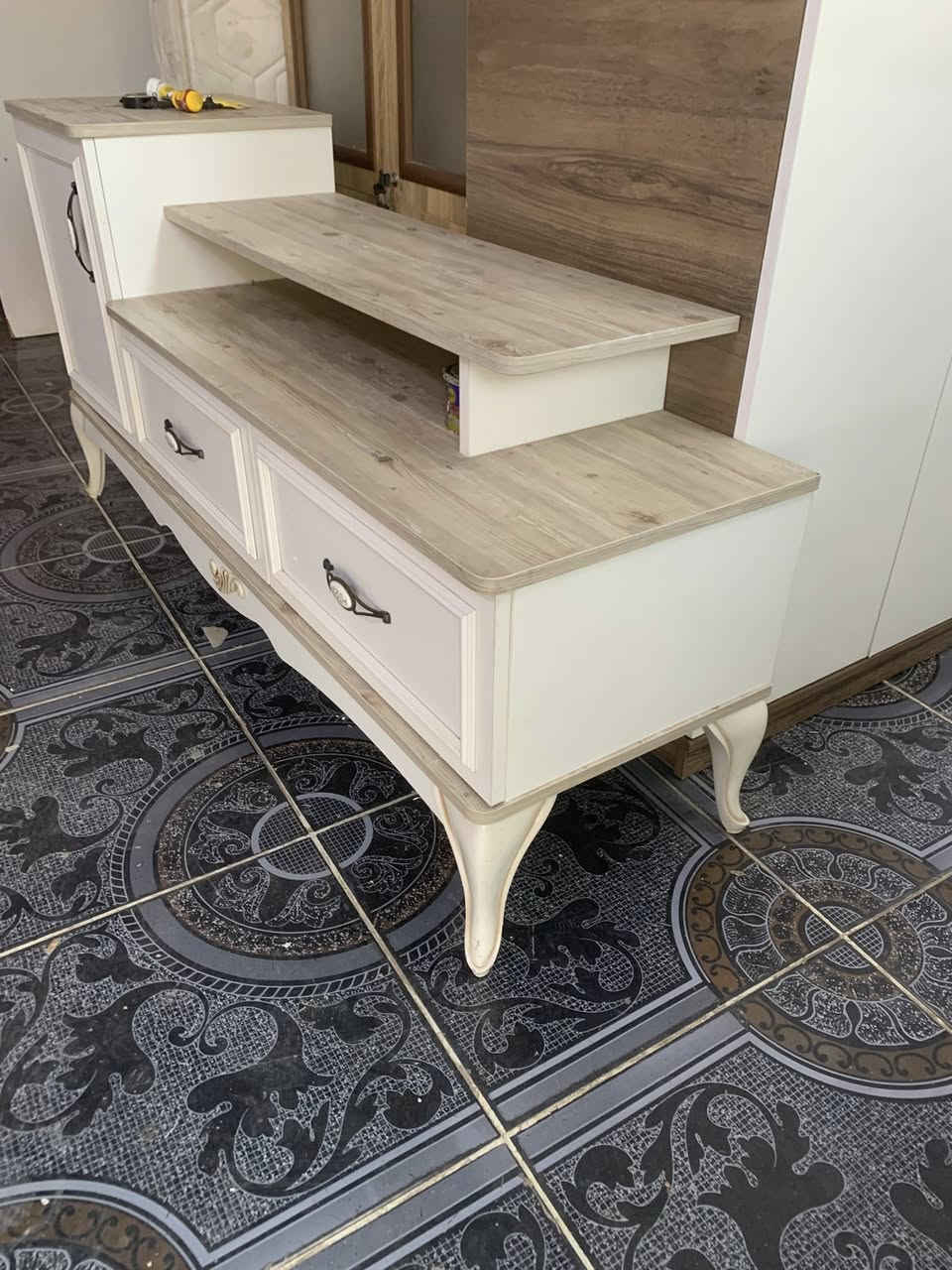 ميز بلازمه ماركه جديد بعده السعر ٨٥ نهايته المكان الزهور ***********
