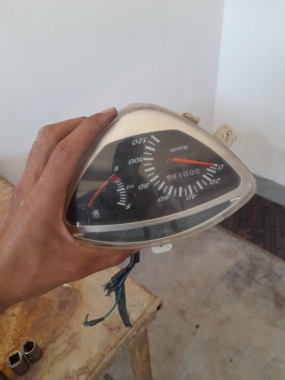 سلام عليكم قراض ماكس عدله
كابريتر عدد ٢ وحده ب 7 تلاف شغالات 
ذيل بك لايت ب ٦ الف 
قبق مال مازده ب ٥ الف
دشبول بلادي ب ١٠ الف 
مادزه ب ٧ الف 
ترايش زوج ب ١٠ الف 
كفرات كلهن ب ١٠ الف وتساب ***********
