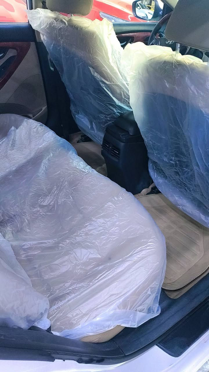 النترا 2014فول 1/1 جي /ال/اس/
تبريد قطعتين 
بصمه تشغيل بصمات ابواب 
حساسات أمامي خلفي 
5ويل كب
محرك 18دوش 
فتحه سقف 
مرايات شفط اشاره بل مرايه 
بيها شبر صبغ كرت باب السائق وتعديل بارد
وبيها ملاحضات 2بقصات وشبر بل دوسه 
يعني بدون صبغ بدون تبديل 
تريد تحويل تريد وكاله 
سنويه نافذه صار سنه 
غرامات صفر 
السعر 125نقدآ
وترهم مقدمه زينه 
***********
***********
