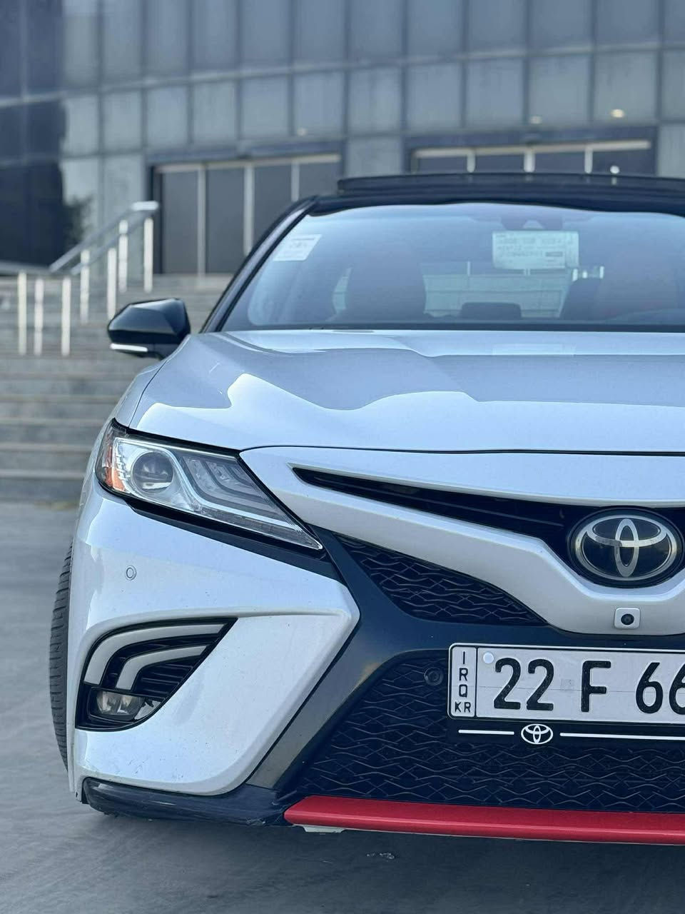 سلام عليكم سيارة تويوتا كامري 2020 للبيع فئة xse رياضية ست سلندر مكينة و كير افلون السيارة بيها جاملغ وره صبغ اهنا بالعراق جاملغ كدام مبدل امريكا و ربع بونيد السيارة حيل نظيفة مابيها نقطة دواخل او ايرباك و مسوين اله كماليات كامل و ماشية 48 مايل يعني 98 كيلو 
سيارة فول الفول مواصفات 
كشنات كهربائي و هيتر و تبريد 
بانوراما 
كاميرا 360 درجة 
داخل احمر 
حساسات امامي خلفي جانبي
تحديد سرعة 
خط الطريق 
سقفه بلادي اسود 
خلف و كدام حاسة 
ابواب اثنين بصمة
بريك بصمة 
اوتو هولد 
مراية تعتيم ذاتي
لايت و بكلايت و صندوق بصمة
بيها ثلاث انضمة قيادة ايكو نورمال سبورت
السيارة بأسمنا و سنويته جديدة لحد 2031 ما بيها اي مصاريف تواير بطارية كلشي جديد بيها تحب تحويل او وكالة حاضرين و مكان السيارة بكركوك اسكان و سعره 235 و بيها مجال كلش قليل للاستفسار اكثر ***********
