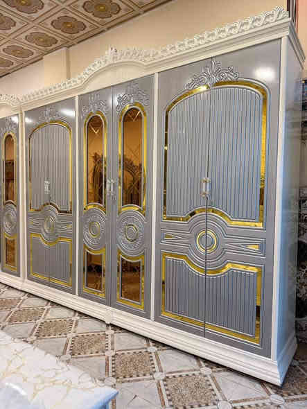 🚨 انطلقت أقوى تخفيضاتنا على موديل الأقواس – فخامة بسعر ولا أروع!

📉 من 2,450,000 دينار عراقي
🔥 إلى 1,950,000 دينار فقط
💥 فرق 500 ألف دينار خلال 6 أيام بس!

✔️ موديل الأقواس – نجارة عراقية 100%
متوفر ضمن وجبة الدرجة الأولى ووجبة الأصباغ (البوية)

✨ تفاصيل الطقم (10 قطع):
• كنتور بطول 330 سم + ملحق 430 سم – ارتفاع 250 سم
• تصنيع داخلي: صاج طبيعي 4 ملم
• وجه الكنتور: MDF سماكة 12 ملم
• الضهر: چرچوبة شد برغي
• القاعدة الأرضية: بلوك صاج
• أبواب نرمادة شريطية
• التقطيع الداخلي: حسب رغبتك
• سكك سلايت – تقطيع بلوك بورد
• الشازون: خزان + طابورية إضافية
• سرير 6 أرجل من بلوك بلاويد
• لون الدوشمة حسب اختيارك
• تصميم فريد بمسكات مختلفة عن باقي الموديلات

🚛 توصيل وتركيب لكافة محافظات العراق بكروه
🛠 صيانة مجانية لمدة سنة كاملة

📍 العنوان: الرمادي التأميم قادسية الاولى
📞 للحجز والاستفسار: ***********

🔹 معرض الجشعمي للأثاث – ثقة محلية بجودة عالية

⏳ الكمية محدودة والعرض ينتهي خلال 6 أيام فقط!
👇 لا تفوّت الفرصة وخلي غرفتك تحچي ذوقك! الرمادي
