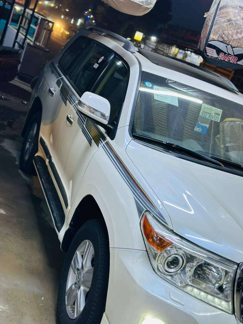 سلام عليكم لاندكروز2014 ابريم فول مواصفات مكفوله وجديده رقم بغداد بسمي تخم تاير وحداديه كله جديد محرك 6سلندر ماشيه 130 مكان ديوانيه سعره 385 وبيه مجال غير متواجد عله فيس 
                              ***********
