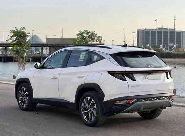 السلام عليكم 
هونداي توسان 2024 ضمان شركة الاولى موتورز لحد الان كل تبديلات لدهن بل شركة وبعدها تحت الضمان مسويها صيانة ال20 الف كيلو متر ب600 الف في الضمان 
خليجي مكفوله كفاله عامه عده شخط بسيط صار بيها بل جاملغ لخلفي بل داير ونصبغ ع كد الاحمر الي ماشر في الصور ول ازرك بارد بسيط 
رقم بغداد انكليزي باسمي 
مستخدم عداد 25000 Km
مواصفات فول  قماره حديد 
دشبول دجتال
ويل كب حجم 18
داخل ابيض 
تبريد قطعتين 
بصمه تشغيل 
تشغيل عن بعد 
مري كهرباء
بردات خلفيه
كامرة خلفيه
شاشة كبيرة
اريل نفكيشن
درايف مود 
هندبريك كهرباء 
شاحن موبايل 
مكانه بغداد 
وسعرها 213 وبيها مجال 
للاستفسار : ***********
