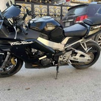 للبيع مستعجل ع بيعتها CBR 929 RR  موديل 2004 الدراجة عليها تعديل صالنص...