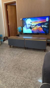 ميز شاشة • طبلة وسطية • رفوف