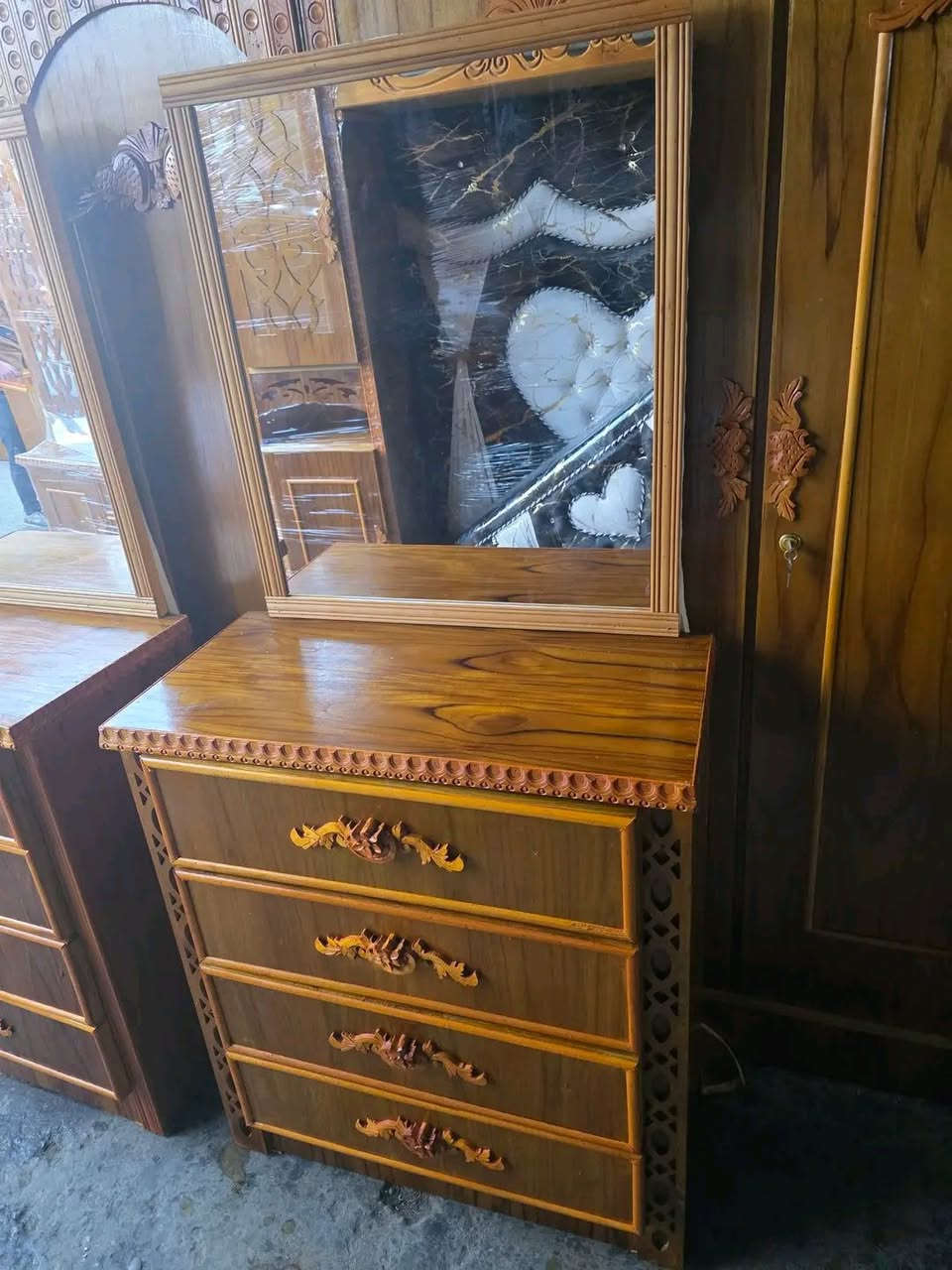 يمنا بسس بسعر جديد 65 مع توصيل مجاني لي بيتكم يصلكم بل ليلون جديد ما مستعمل... خشب عراقي صاج.. 
  حجمها.. 80 طول جكامح 
............ 80عرض
........... 90 مراياااا..... موصل فقط..... 🤎🔥


**إذا كنت صاحب هذا الإعلان وتريد حذفه لأي سبب، رجاءا أرسل رسالة إلى الدعم الفني**