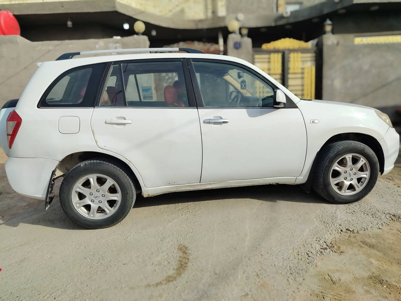 تيكو 2013 للبيع
سياره حلوه ونظيفه حداديه جديده تخم تايرات جديد مكينه وكير مكفولات بيها قطعتين صبغ سياره جاهزه من كلشي السعر ٥٨ بيها مجال قليل رقم قادسيه مكانها نجف /كوفه  للاستفسار الاتصال على الرقم ***********
