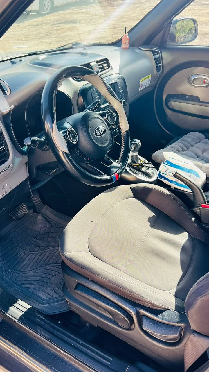 كيا سول للبيع موديل 2019 
سنويه جديده نفاذها 2031 مع هزه جديده 
محرك 1600 GDI
ممشاها 70٫000 ميل  
مقاعد اقماش  تايرات جديده
تحكمات بالستيرن مثبت سرعه  كامره خلفيه مودات قياده
لا مصبوغه ولا مرشوشه فقط مكان الحادث
سعر 118 وبيه مجال 
صوره مع سونار موجود ادزلك صور
اي تفاصيل راسلني وتدلل
***********
*********** 
راسلني على واتساب موجود
