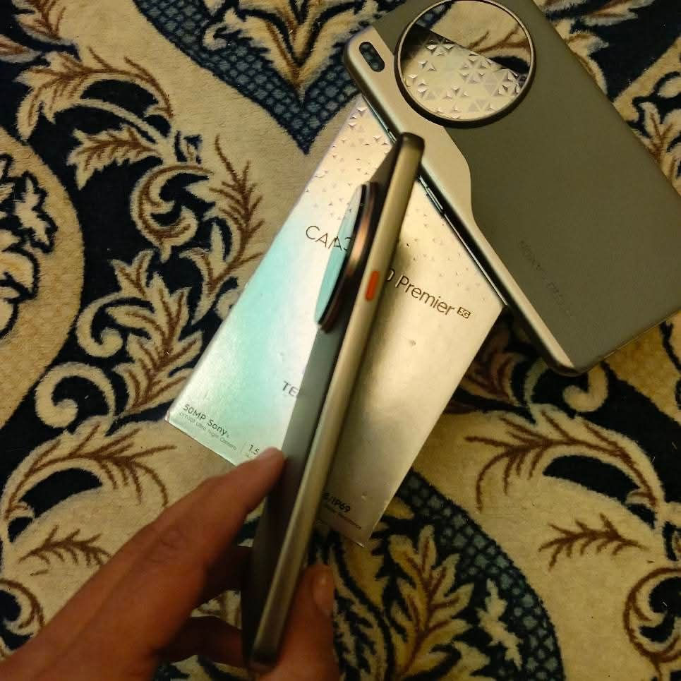 السلام عليكم
تكنو كامون 40 بريمير 5g جديد استعمال يومين فقط

مواصفات الجهاز
شاشة بدقة 144 هيرتز 1.5k
معالج ميديا تيك 8350 بدقة 4 نانومتر
كاميرات ثلاثية بدقة 50 ميكا بكسل مع عدسة تقريب جيروسكوب
ذاكرة 256 رام 12+6
يشغل ببجي 120 فريم
يحتوي على زر الذكاء الاصطناعي
مقاوم للماء والغبار بمعيار ip 69 و68

الجهاز للبيع بسعر 420 الف 
او مراوس بجهاز اخر حسب القناعة

الشراي يتصل ويدلل***********
مكاني بغداد الرصافة حي البلديات
