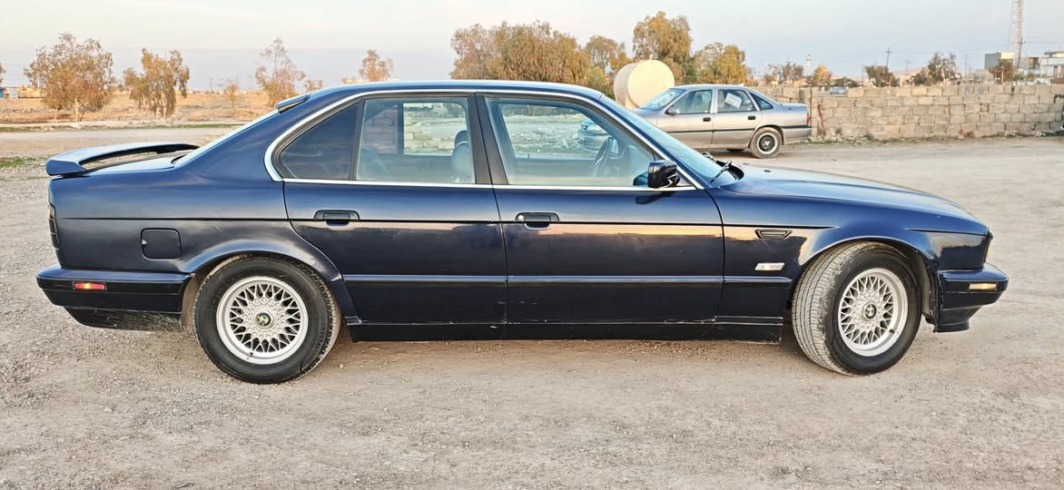 #للبيع_فقط
بي ام دبليو 1994 525i اصل محرك مسكر تك فانوس محرك كير مكفول بدون ضربة صبغ عام نيلي نظافة 90% 
تبريد تدفئة شغال جام اوتو جهة السايق سنتر لوك  

رقم بغداد دولي باسمي تحويل ثاني يوم هزة جديدة
0770 509 2361
