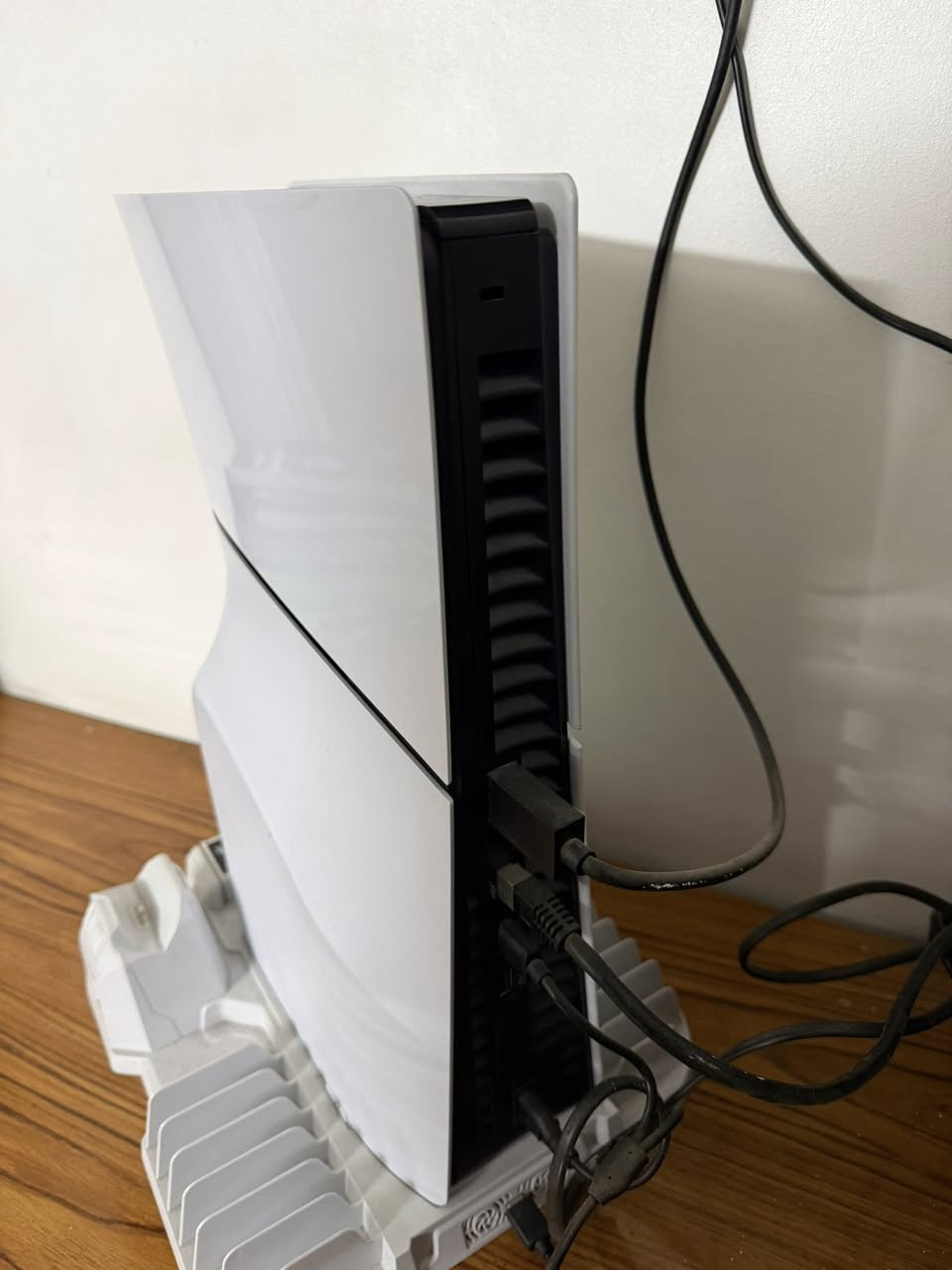 بلي 5 سلم كلش نضيف استخدام قليل ذاكرة 1 تيرا كل محلقاته كلها موجوده وياه يو بي اس و مروحة تبريد وبنفس الوقت شاحن جوستك الجهاز كلش نضيف 
السعر 700 الف 
العنوان الحرية قرب ساحة عدن او الهايبر ماركت 
***********
