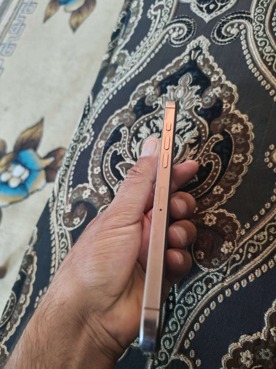 سلام عليكم ايفون 16 جديد بس ضهر مفطور السعر اتصال علئ *********** مكان بغداد
