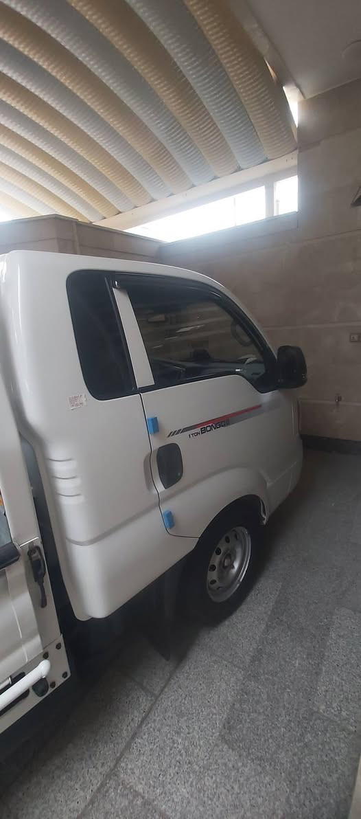 السلام عليكم للبيع كيا حمل مسكر موديل 2023 رقم بغداد الدولي السياره مكفوله كفاله  كير و محرك كفاله كير اوتوماتيك ماشيه 54 الف حقيقي فول مواصفات 6 دكم السياره وضع شركه السعر 230 و بيها مجال *********** فقط على الواتساب اجاوب
