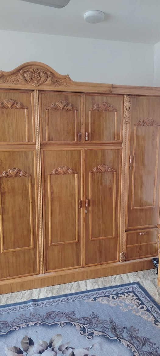 السلام عليكم غرفه اخشاب صار شهرين من سكمتهة غرفه جديده شوف العين طابقين وزن ثقيل المكان ديوانيه
***********
