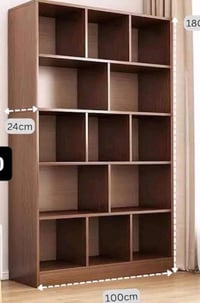 أنا أعرض للبيع مكتبة خشبية مثالية لتنظيم الكتب والأغراض. المكتبة تتكون...