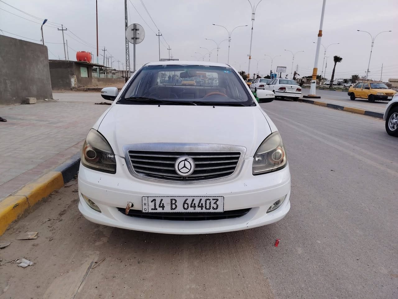 جيلي موبل ٢٠١٢
رقم بصره انكليزي باسمي
مداورها ديوانية
أو حسب بطاقة سكن المشتري 
كير محرك مكفول
كشرها نضيف ما عدا طخه بالجاملغ الخلفي
كهربائيات مكفوله
دواخل مكفوله
ممحرك شركة 1600
مكانها الديوانية الحمزه الشرقى
السعر ٥٥ وبيها مجال
وإذا مراوس حسب القناعه
***********
