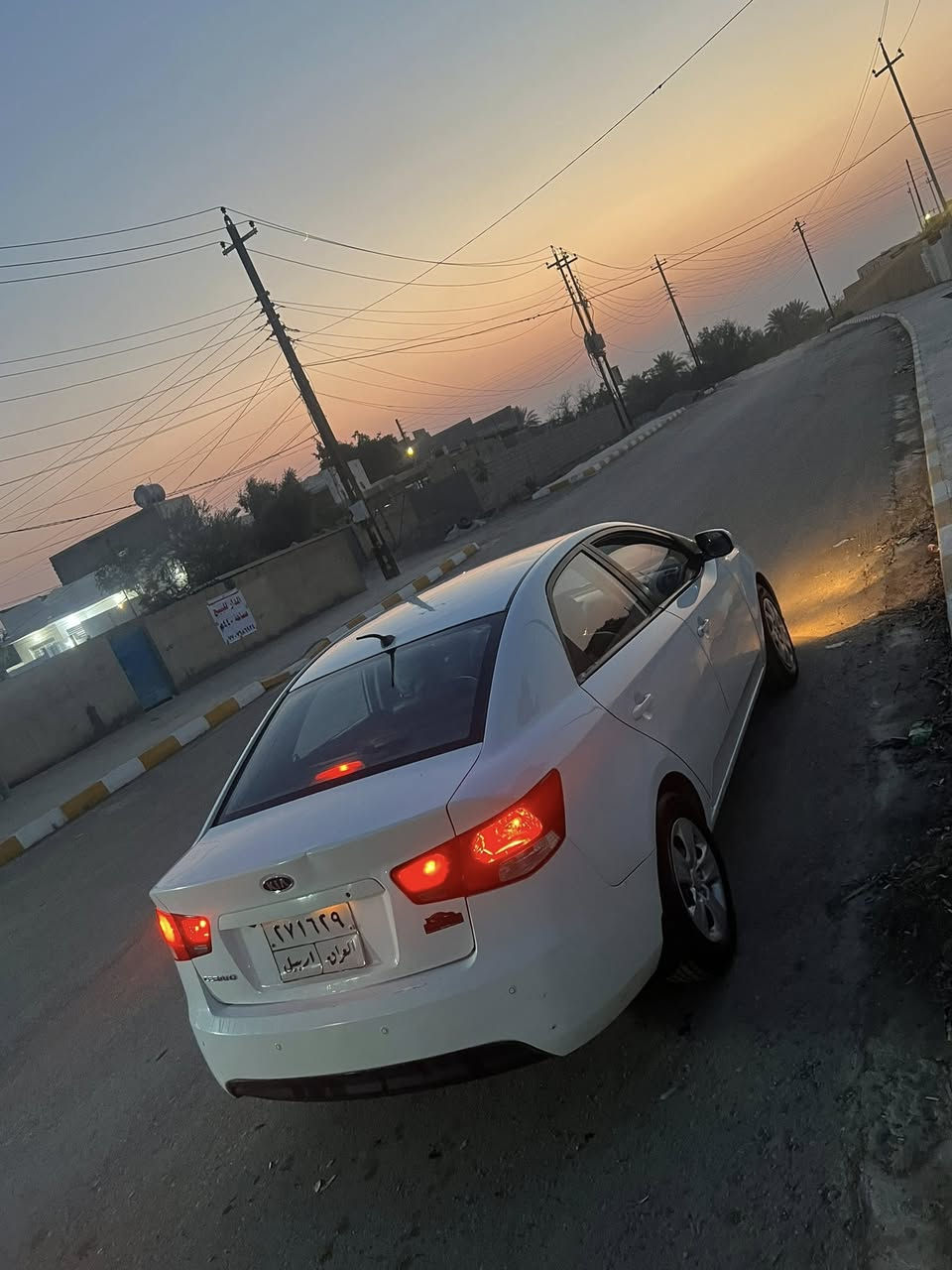 السلام عليكم 
للبيع فقط كيا سيراتو موديل 2010 خليجي رقم أربيل شرط التحويل. محرك 1600دوش كير أوتوماتيك بدون صبغ فقط شبرين سونار بالمنشور. مكاني سامراء السعر 96 بيها مجال بسيط 
***********
