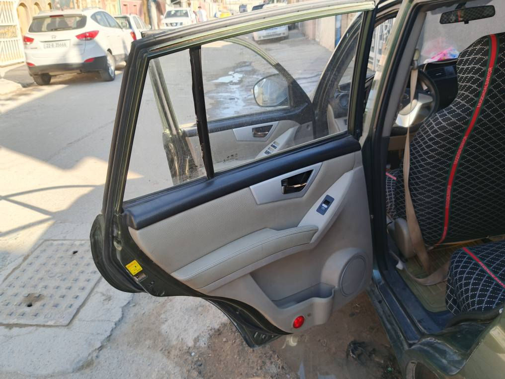 سيارة ليفان2016مكفولة كير ومكينه كير اوتوماتيك وتخم تاير جديد كشنات مالته الاصلي كله جديد مجرد بي صبغ البنيد والدعاميات من الجرد والدعاميات اصلية وبيه طخه بسيطه بلدعاميه الاماميه من جهه اليمن وتبريد خلصان غاز فقط كافه تفاصيل موضحه بلصورسعره 70
رقم*********** بغداد, العراق
