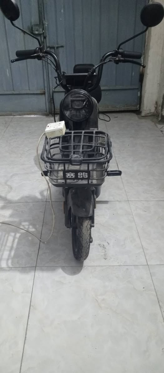 بايسكل شحن امانة الله ورسولة مشتريه ب500 ومعتاز فلوسه 
مامشحون غير مرا وحده وهاي الثانيه ولا مرا طلعت بيه لحد هس انت تجي وتتاكد بنفسك البايسكل نضيف مابيه شخطه 
باتري مالته كاعد يرهمله اي باتري يو بي اس عل حسب علمي مكاني كربلاء المركز ***********
