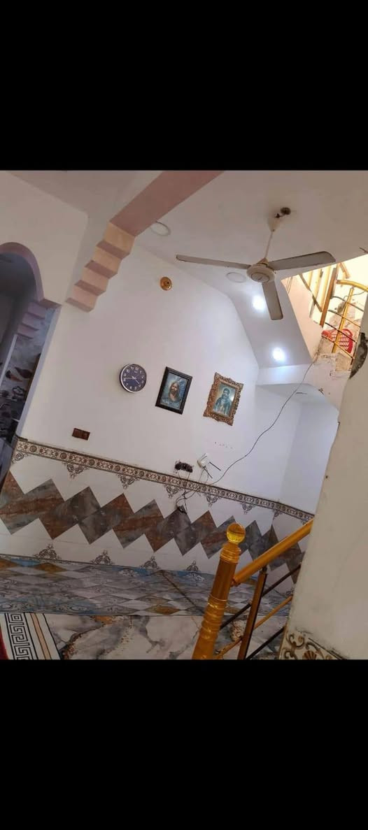 سلامو عليكم بيت مساحته 100 بنأ حديث درجه ولهه بنه جديد حي الموضفين قرب شيشان خدمات كلهه جديده سعر 100 مطلب سكان 15 نبيعهه مصفر تستلم طابو يطلع عليك 85 تاخذ طابو بسمك فقد تواجد عله رقم ‏‪***********‬‏
