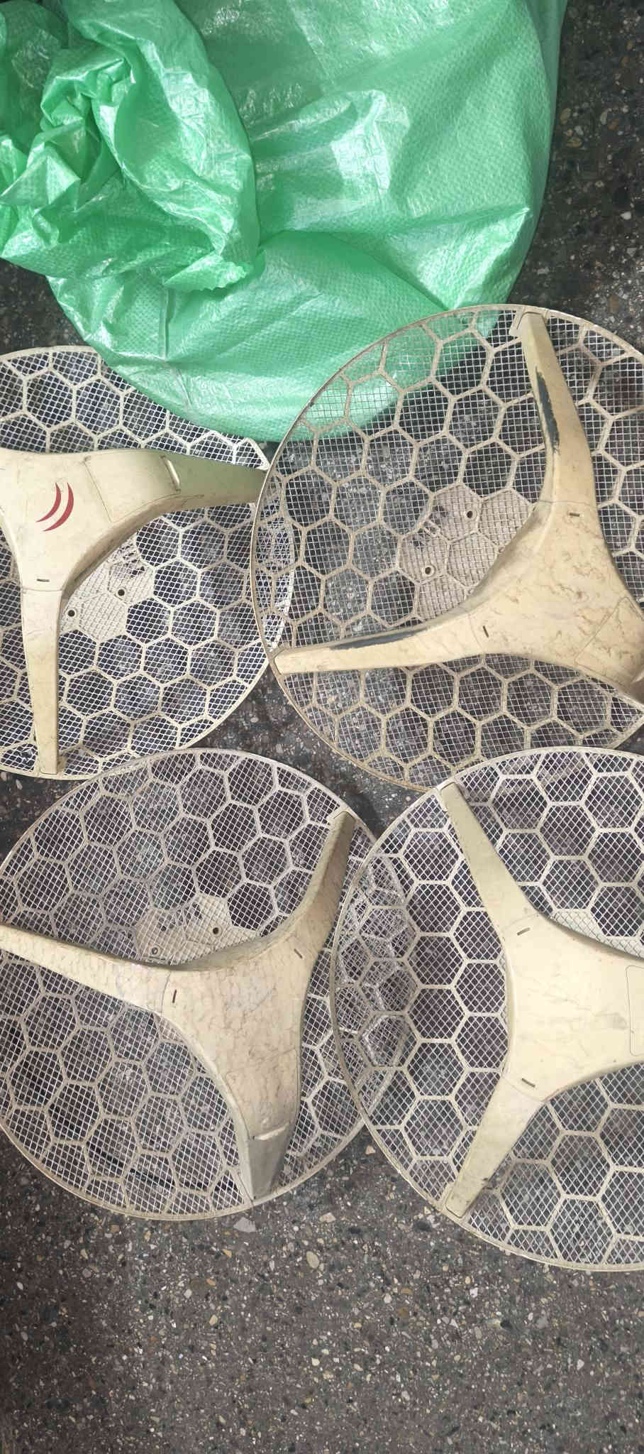 سلام عليكم 
روكتات xw عدد ٤ 
انجكترات مع محولات 24 v عدد ٦
فلات LHG 5 عدد 4 
دش انتي انويز ١
دالتا لنك حجم 31 عدد واحد
سيسكو 2950
سيسكو 2960
سويج دي لناك 
عنوان بغداد توصيل موجود ***********
