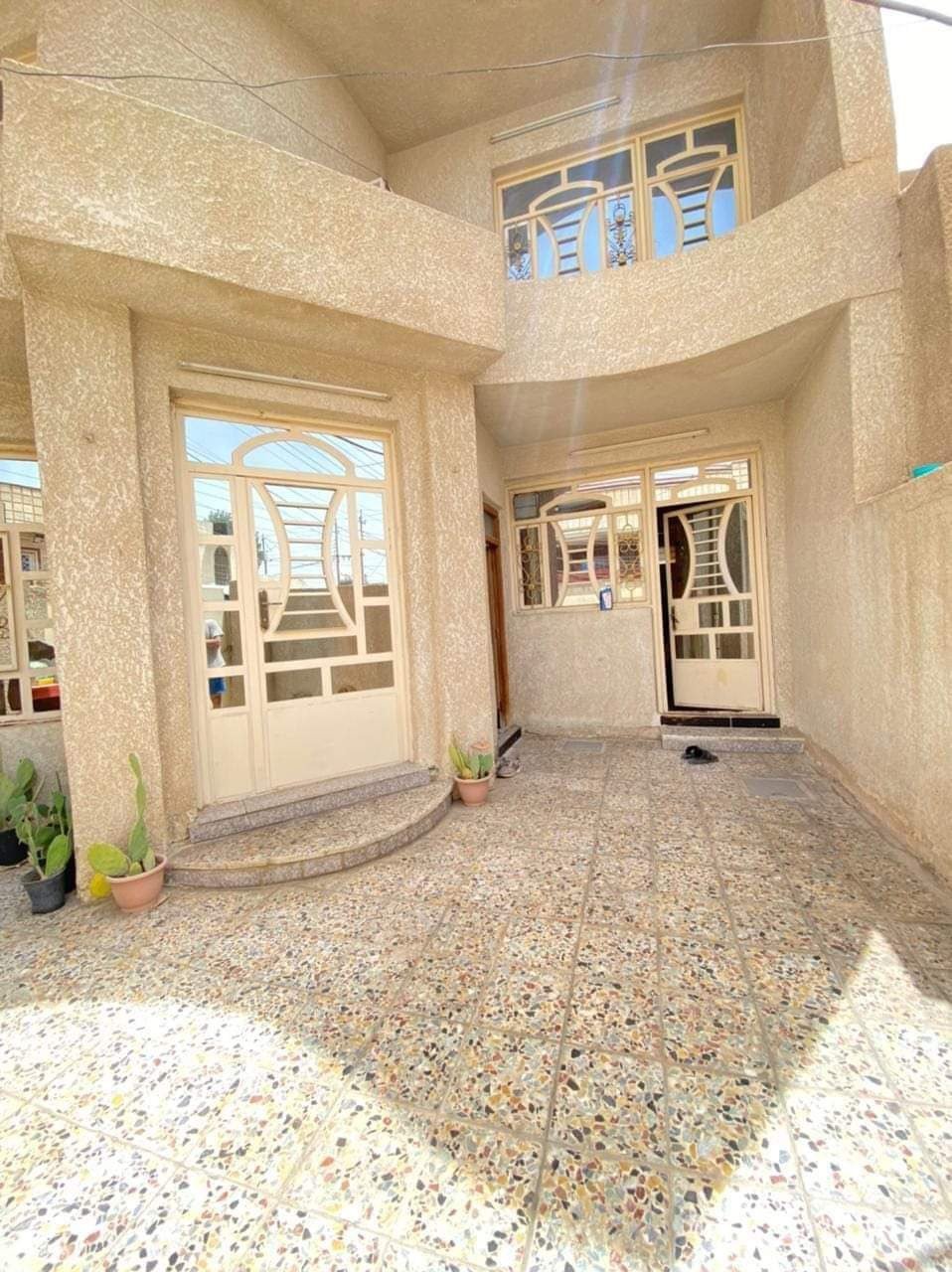 بيت في الغزالية شارع المشجر
قرب محطة وقود العراقية المشيدة 
مساحة 170 م الواجهة 8٫5 طابو ملك صرف
بناء 2011 ، طابقين 
الطابق الاول يحتوي على صالة ومطبخ  وهول وغرفة نوم وحمامين 
الطابق الثاني يحتوي على 3 غرف نوم وهول 
للاستفسار الاتصال على الرقم ***********
# مكلفة بالنشر