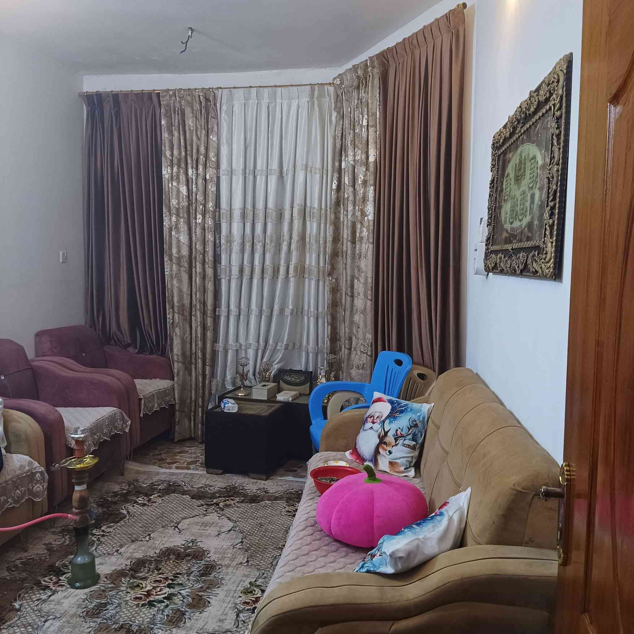 السلام عليكم دار للبيع طابو صرف المساحة 56 واقع حال 77 متر طابقين يحتوي على ثلاث غرف نوم واستقبال كلدور ومطبخ وصحيات السعر مناسب للاستفسار الاتصال ***********
