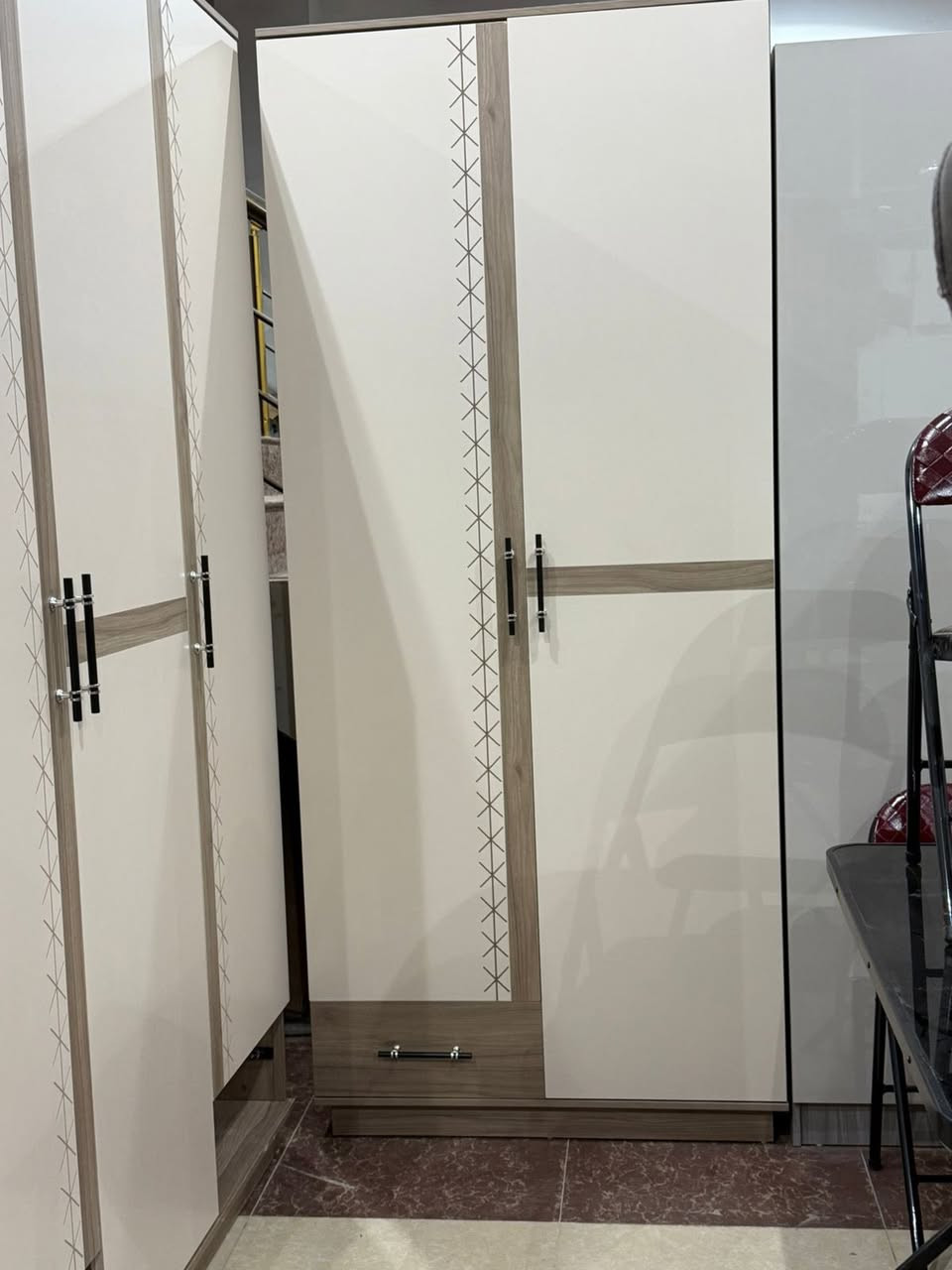 معرض صلاح آلدين للأثاث المنزلي للجمله والمفرد 
وصول كنتور تركي اصلي ثقيل درجه اولى 
قياس ارتفاع 220 عمق 60 طول 100 سنتيم 
مع مجر وبسعر جمله 
***********
العنوان تكريت الزهور مقابل كليه تربيه البنآت مجاور تانكي المآء قرب غصن الزيتون
