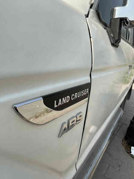 سلاو هاوريان  لاندكروزر بوو فروشتن موديل ١٩٨٥. گير ومه كينة ي   ٣F  ئارم پلاستيك  ده بل ئه كسل  چوار چرايه بوو زانياري زياتر تيل بوو ***********
