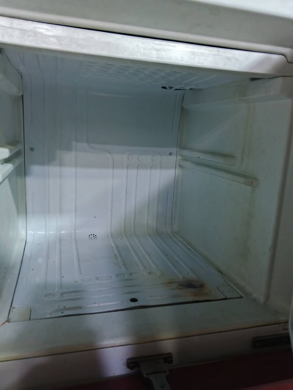 ثلاجه لبيع نضيفه ***********
