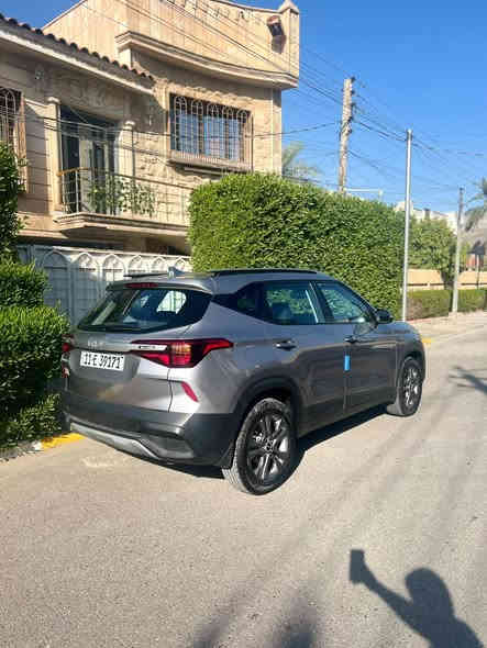 السلام عليكم
كيا سليتوز 

موديل 2023 خليجي 

ماشي ٢٠

المواصفات بصمه وتبريد قطعتين ومعرفه مواصفات الخليجي 

السياره بيه طخه بل بنيد ونصبغ 

حته دعاميه ما بيه كلشي وصوره موجوده مال الطخه 

السعر 153 وبيه مجال شي بسط 

المكان بغداد الكرخ /حي الجهاد 

***********
